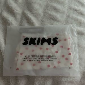 NWT SKIMS FITS EVERYBODY PICOT TRIM BOY SHORT IN RUBY HEART PRINT- size s- RARE